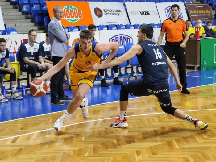 Opava i přes špatný začátek derby zvládla