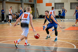 Trojková smršť přinesla postup