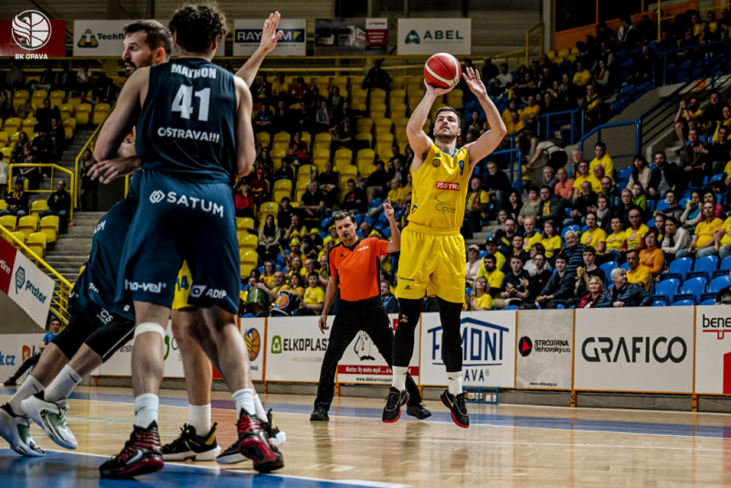 Kluby KNBL zbrojí - 1. část