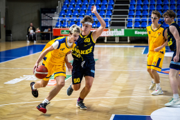 Sedmnáctka zvládla derby a drží se na skvělém třetím místě