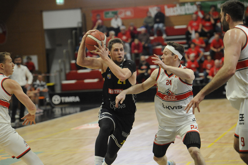Skvěle! Opavští basketbalisté zvládli těžký zápas v Pardubicích