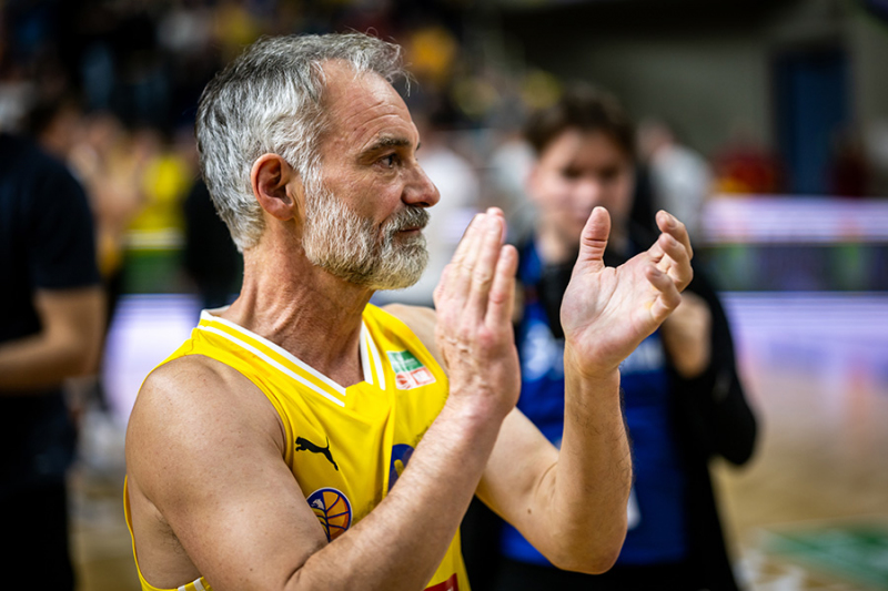 Přijďte povzbudit baskeťáky na fotbalový stadion. V akci Czudek, Šiřina a Trojan