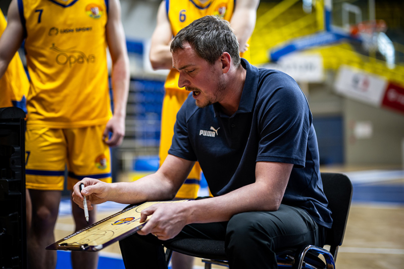 Devatenáctka přejela Vlky, s favortiem prohrála