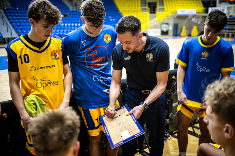 Kadeti porazili Snakes. Trenéra rozesmutnělo zranění Barčáka