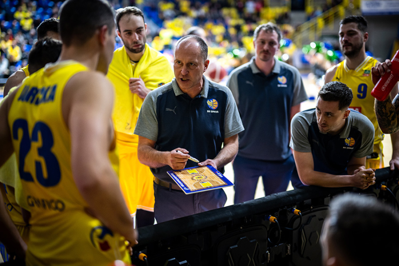 Věřím, že se budeme tlačit tabulkou nahoru, řekl Czudek a chválil Šiřinu