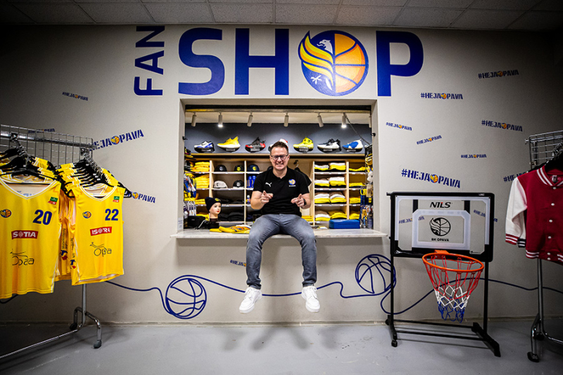 Žalgiris nám otevřel oči a tržby přesáhly milión korun, říká šéf opavského fanshopu Honza Krejčíř