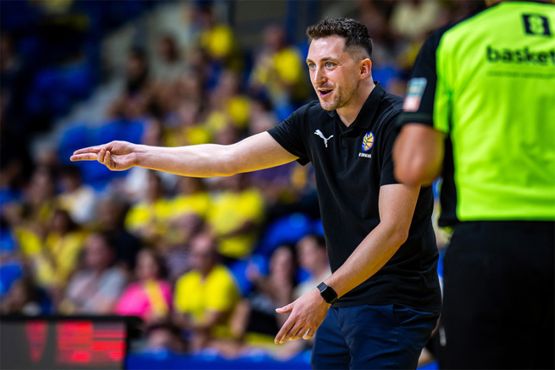 „Fanoušci se mohou těšit na tým, který bude hrát srdcem za každé situace,“ řekl David Zach