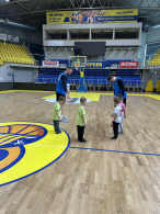 Krásná práce v hale. Naši kluci učili basketbalu děti z mateřské školy