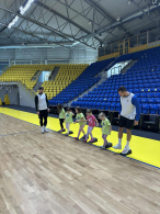 Krásná práce v hale. Naši kluci učili basketbalu děti z mateřské školy