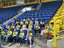 Krásná práce v hale. Naši kluci učili basketbalu děti z mateřské školy