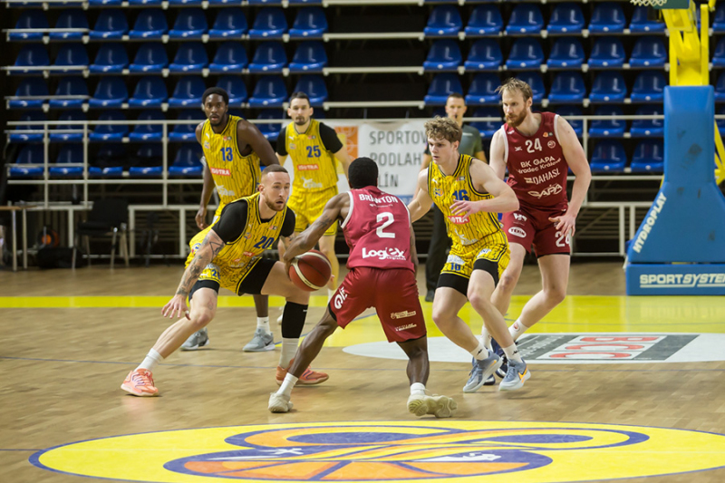 Kuba Šiřina při chuti. Šestadvaceti body srazil Hradec Králové