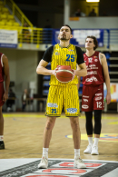 Kuba Šiřina při chuti. Šestadvaceti body srazil Hradec Králové