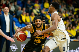 Charitativní aukce dresů