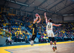 Charitativní aukce dresů