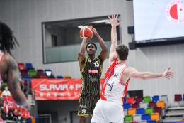 Opava porazila Slavii, z jasného zápasu nakonec drama