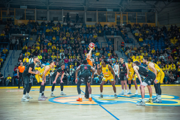 Opava držela s Nymburkem krok v prvním poločase, favorit udeřil trojkami