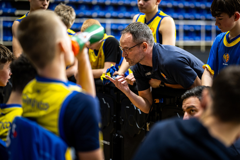 Starší žáci rozdávají basketbalovou radost. Trenér Radovan Filip touží po medaili