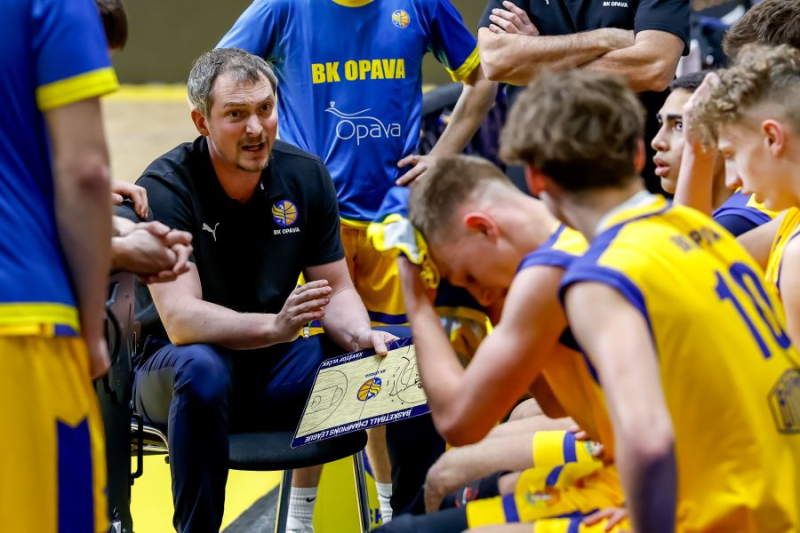 Do Pardubic se vrátíme, řekl po páteční porážce trenér Vlček