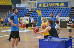 Opavští basketbalisté měli vzácnou návštěvu, naladili se na bronzovou bitvu