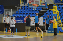 Opavští basketbalisté měli vzácnou návštěvu, naladili se na bronzovou bitvu