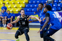 Opava prohrála s  Górniczou. David Zach rozebral nejen zápas