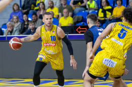 Parádní třetí čtvrtina a zlepšená obrana přinesly první výhru v sezoně