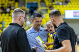 Parádní třetí čtvrtina a zlepšená obrana přinesly první výhru v sezoně